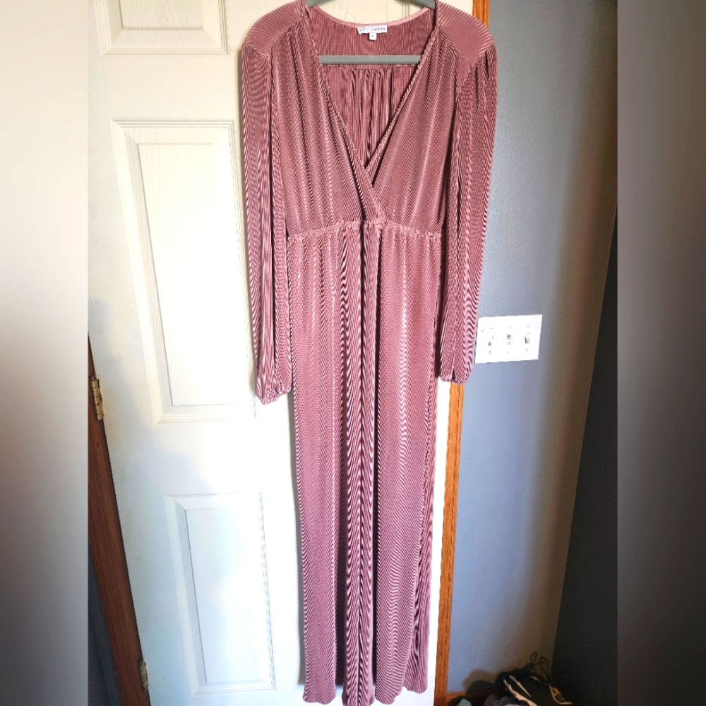 Baltic Born Long Sleeve Pleated Mauve Maxi Dress. Size L. Feels Like Silk